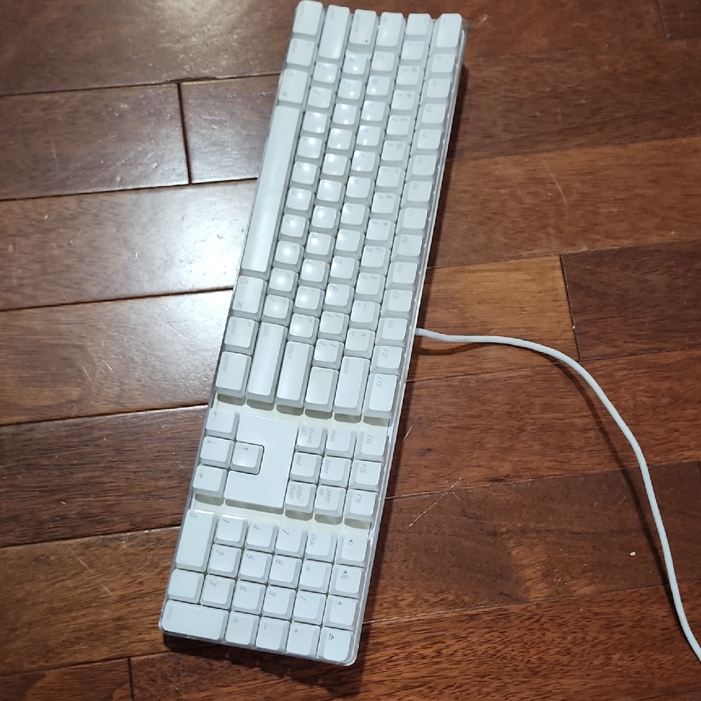 Apple White Keyboard